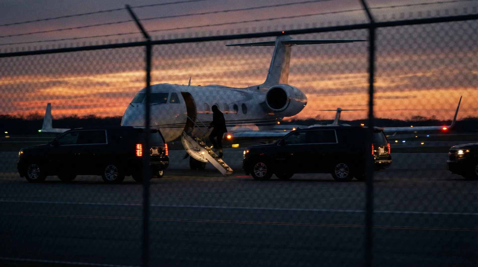 猎奇 - 私人飞机机场偷拍